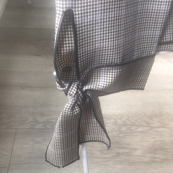 Zara loose fitting blouse with wrist tie - Picture 4 of 8